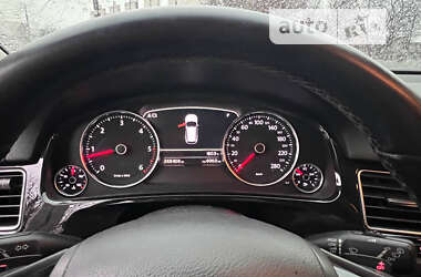 Позашляховик / Кросовер Volkswagen Touareg 2012 в 