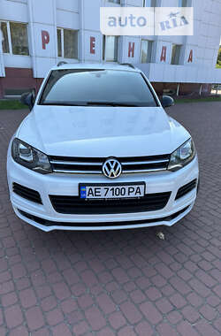 Позашляховик / Кросовер Volkswagen Touareg 2014 в Дніпрі