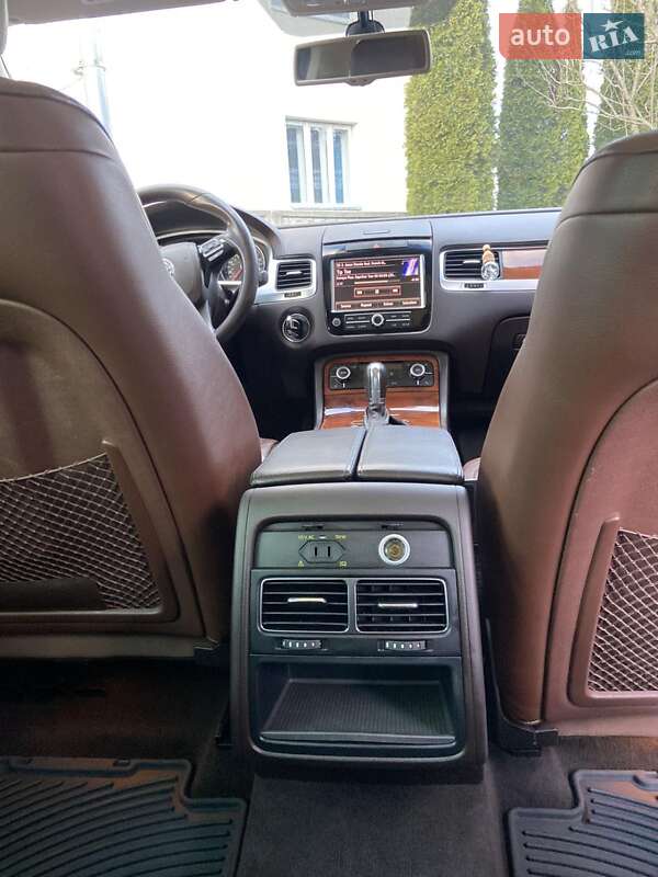 Внедорожник / Кроссовер Volkswagen Touareg 2012 в Надворной