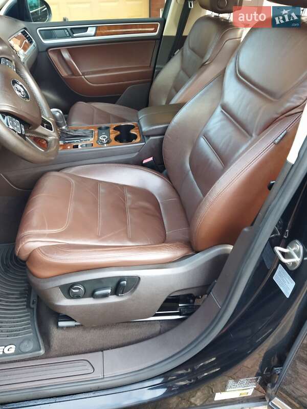 Внедорожник / Кроссовер Volkswagen Touareg 2012 в Надворной