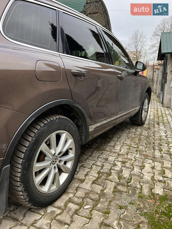 Внедорожник / Кроссовер Volkswagen Touareg 2013 в Тернополе