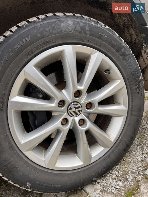 Внедорожник / Кроссовер Volkswagen Touareg 2013 в Тернополе