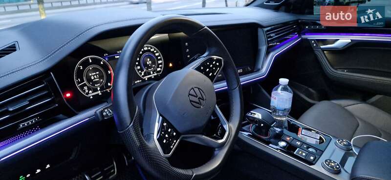 Позашляховик / Кросовер Volkswagen Touareg 2021 в Києві