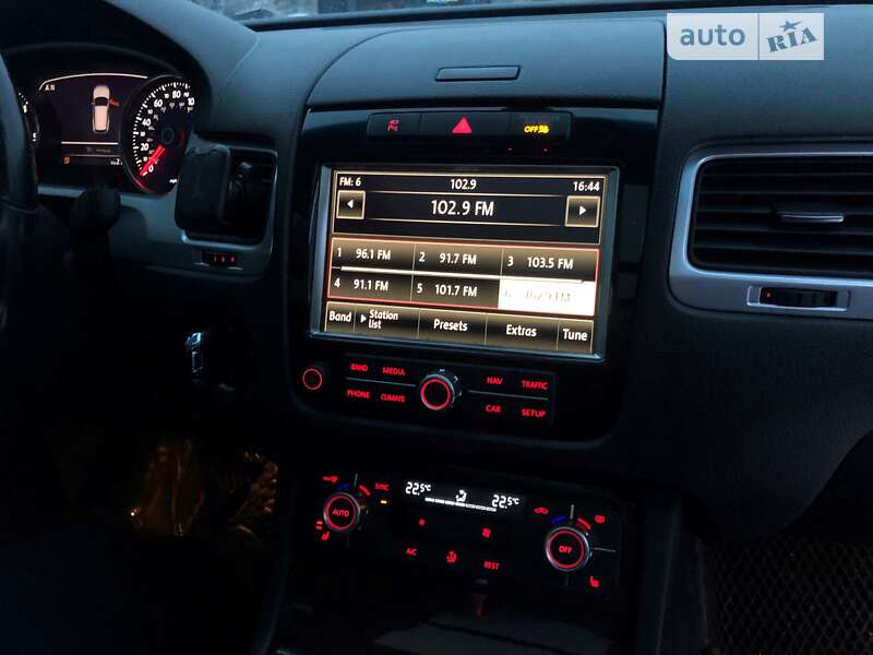 Внедорожник / Кроссовер Volkswagen Touareg 2014 в Дрогобыче