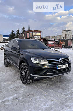 Внедорожник / Кроссовер Volkswagen Touareg 2014 в Хмельницком