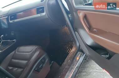 Внедорожник / Кроссовер Volkswagen Touareg 2013 в 