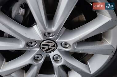 Внедорожник / Кроссовер Volkswagen Touareg 2013 в 