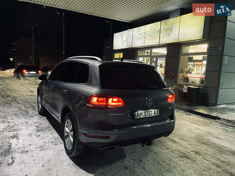 Внедорожник / Кроссовер Volkswagen Touareg 2011 в Радомышле