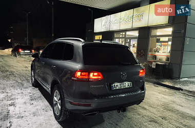 Внедорожник / Кроссовер Volkswagen Touareg 2011 в Радомышле