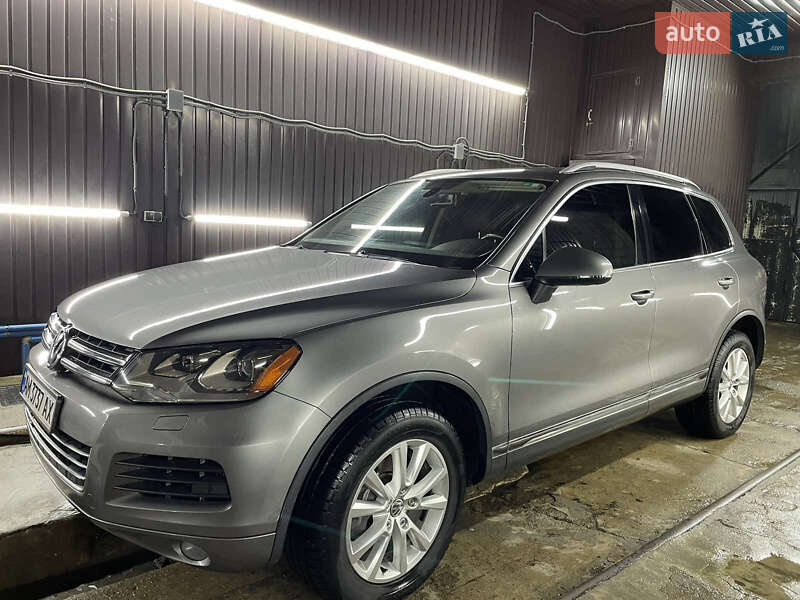 Внедорожник / Кроссовер Volkswagen Touareg 2011 в Радомышле