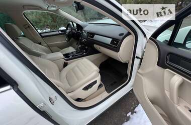 Внедорожник / Кроссовер Volkswagen Touareg 2011 в Киеве