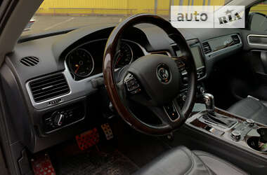 Внедорожник / Кроссовер Volkswagen Touareg 2012 в Кропивницком