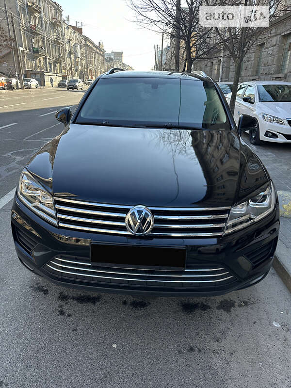 Позашляховик / Кросовер Volkswagen Touareg 2016 в Кременчуці