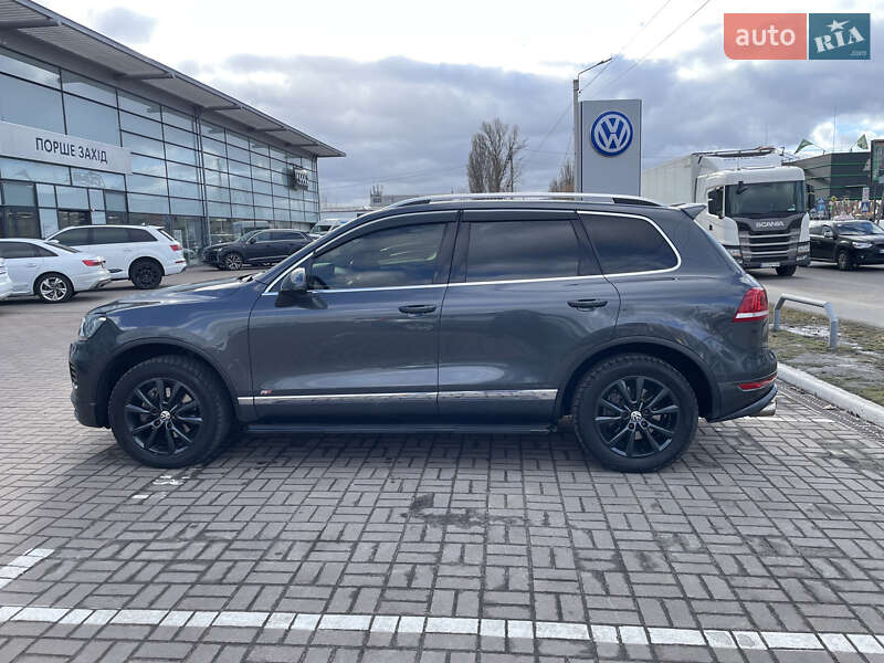Внедорожник / Кроссовер Volkswagen Touareg 2013 в Киеве