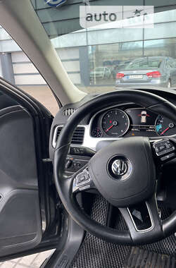 Позашляховик / Кросовер Volkswagen Touareg 2013 в Києві