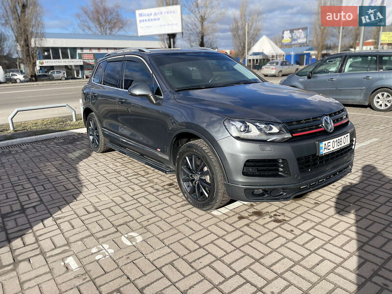 Внедорожник / Кроссовер Volkswagen Touareg 2013 в Киеве