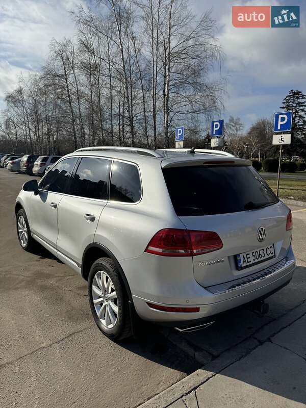 Внедорожник / Кроссовер Volkswagen Touareg 2011 в Кривом Роге