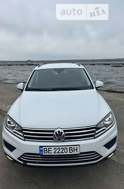 Внедорожник / Кроссовер Volkswagen Touareg 2016 в Николаеве