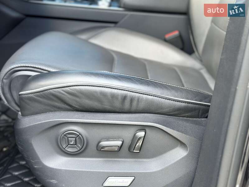 Внедорожник / Кроссовер Volkswagen Touareg 2019 в Днепре