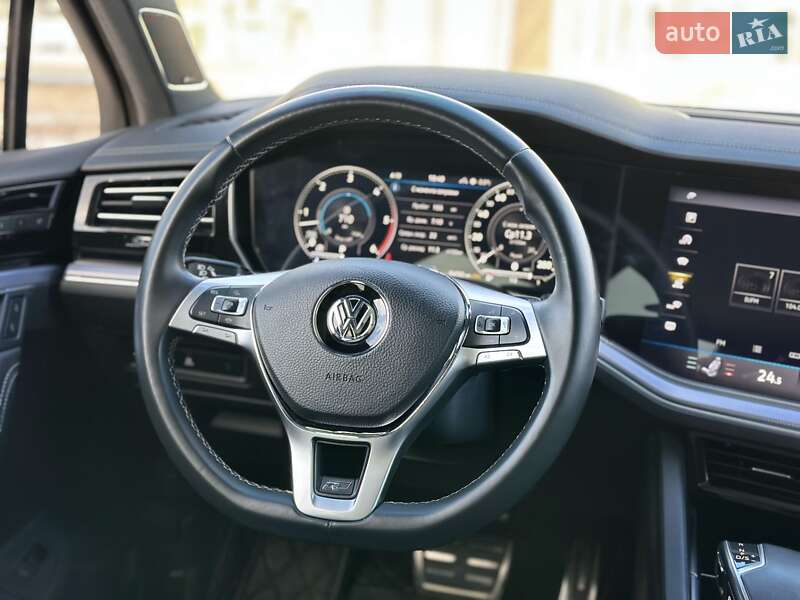 Внедорожник / Кроссовер Volkswagen Touareg 2019 в Днепре
