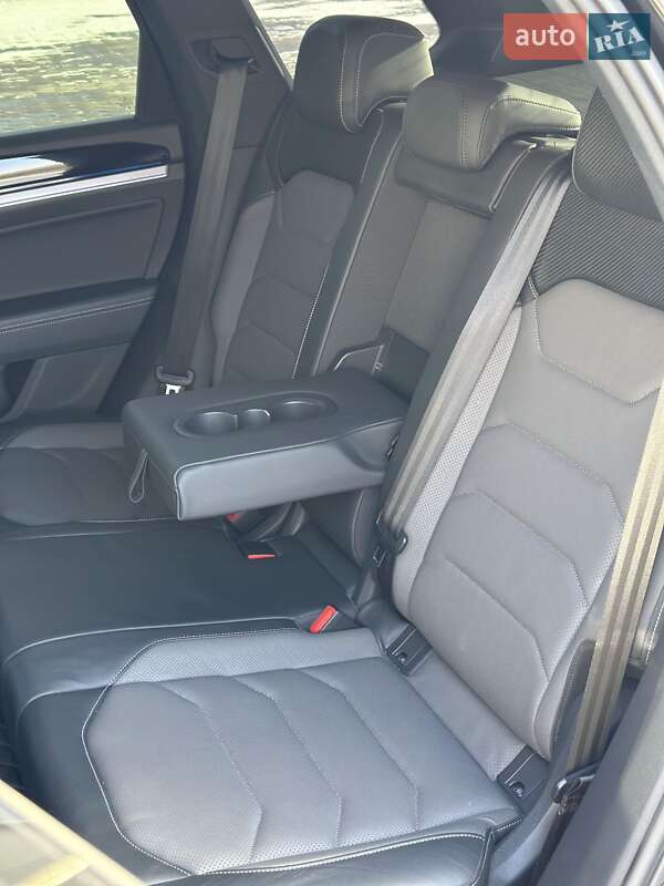 Внедорожник / Кроссовер Volkswagen Touareg 2019 в Днепре