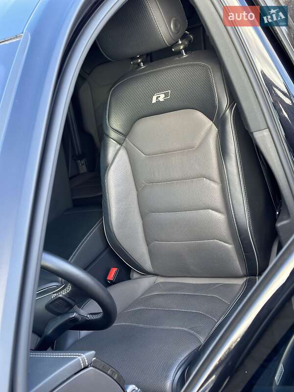 Внедорожник / Кроссовер Volkswagen Touareg 2019 в Днепре