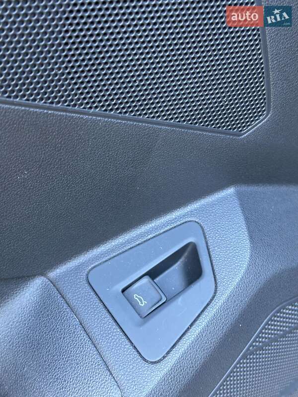 Внедорожник / Кроссовер Volkswagen Touareg 2019 в Днепре