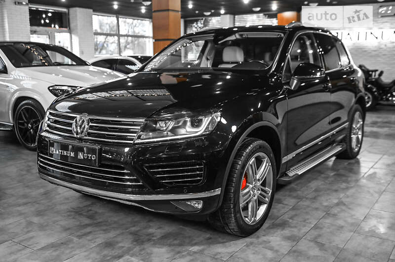 Позашляховик / Кросовер Volkswagen Touareg 2016 в Одесі