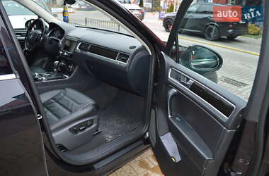 Внедорожник / Кроссовер Volkswagen Touareg 2017 в 