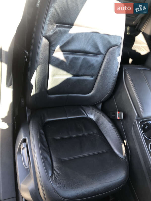 Позашляховик / Кросовер Volkswagen Touareg 2013 в Чернівцях