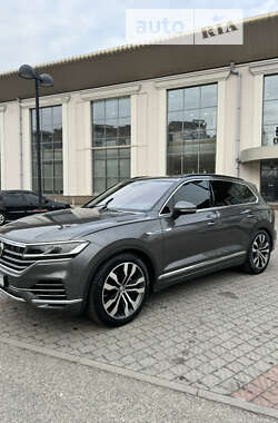 Внедорожник / Кроссовер Volkswagen Touareg 2018 в Днепре