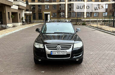 Позашляховик / Кросовер Volkswagen Touareg 2010 в Києві