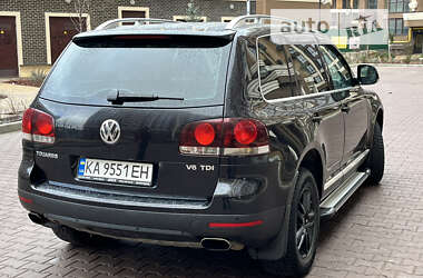 Внедорожник / Кроссовер Volkswagen Touareg 2010 в Киеве