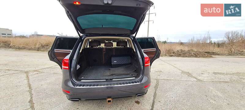 Внедорожник / Кроссовер Volkswagen Touareg 2012 в Львове