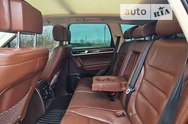 Внедорожник / Кроссовер Volkswagen Touareg 2012 в Львове