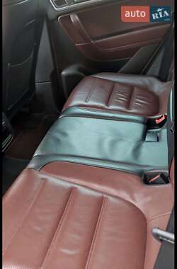 Внедорожник / Кроссовер Volkswagen Touareg 2012 в 