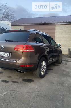 Внедорожник / Кроссовер Volkswagen Touareg 2012 в Новоархангельске