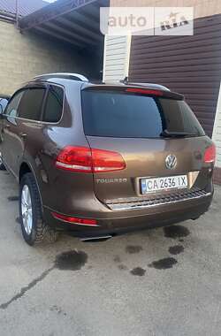 Внедорожник / Кроссовер Volkswagen Touareg 2012 в Новоархангельске