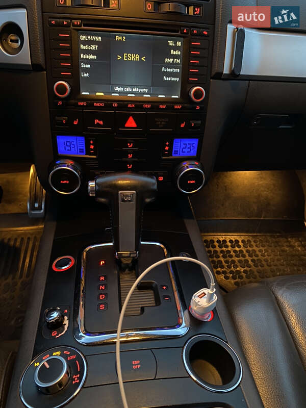Внедорожник / Кроссовер Volkswagen Touareg 2005 в Самборе