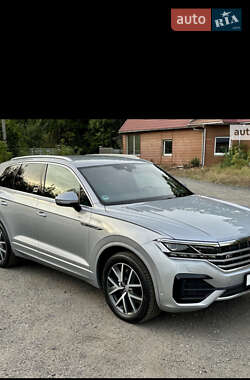 Внедорожник / Кроссовер Volkswagen Touareg 2018 в 