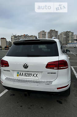 Позашляховик / Кросовер Volkswagen Touareg 2012 в Києві