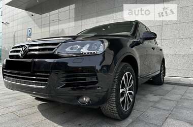 Внедорожник / Кроссовер Volkswagen Touareg 2014 в Киеве