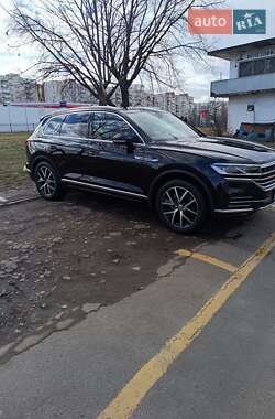 Внедорожник / Кроссовер Volkswagen Touareg 2018 в Киеве