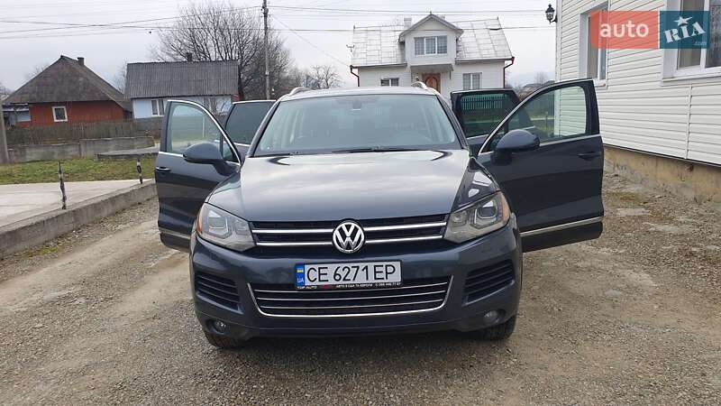 Внедорожник / Кроссовер Volkswagen Touareg 2013 в Черновцах