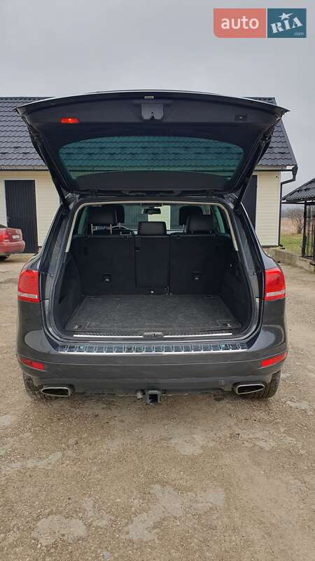 Внедорожник / Кроссовер Volkswagen Touareg 2013 в Черновцах