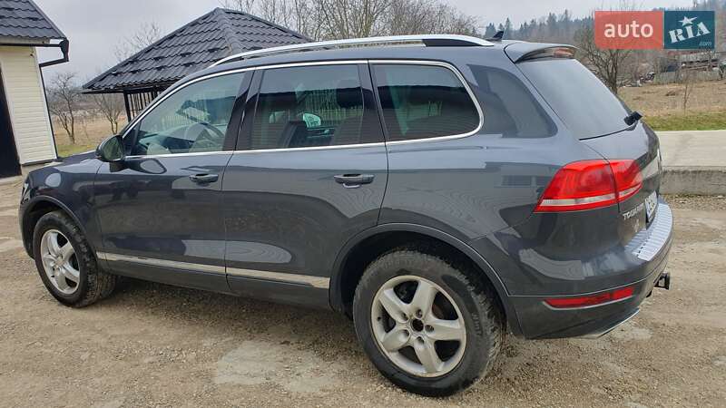 Внедорожник / Кроссовер Volkswagen Touareg 2013 в Черновцах