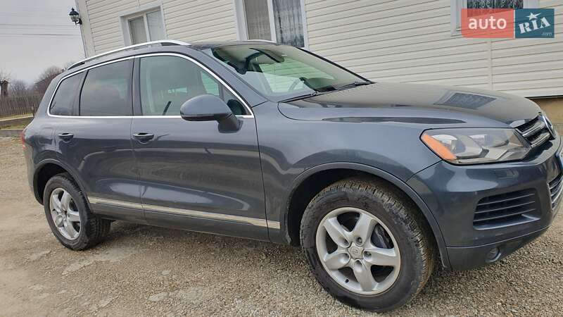 Внедорожник / Кроссовер Volkswagen Touareg 2013 в Черновцах