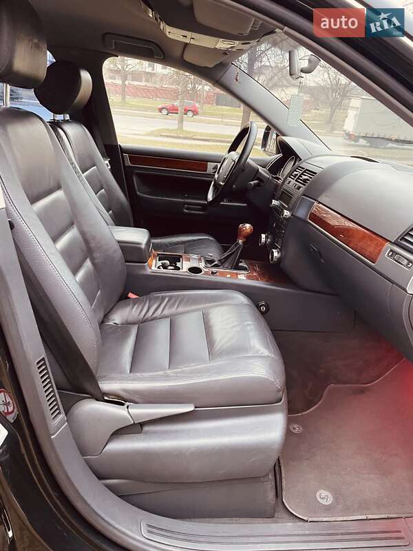 Внедорожник / Кроссовер Volkswagen Touareg 2004 в Луцке