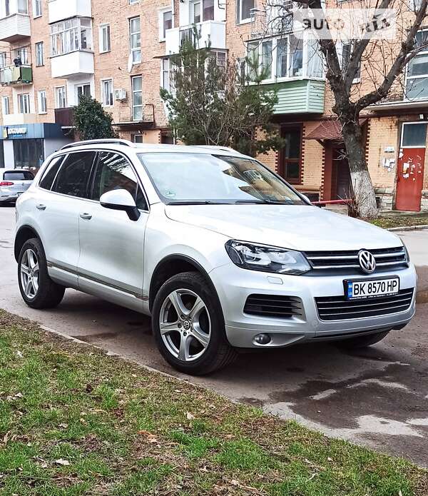 Внедорожник / Кроссовер Volkswagen Touareg 2011 в Корце