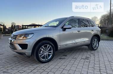 Позашляховик / Кросовер Volkswagen Touareg 2016 в Стрию